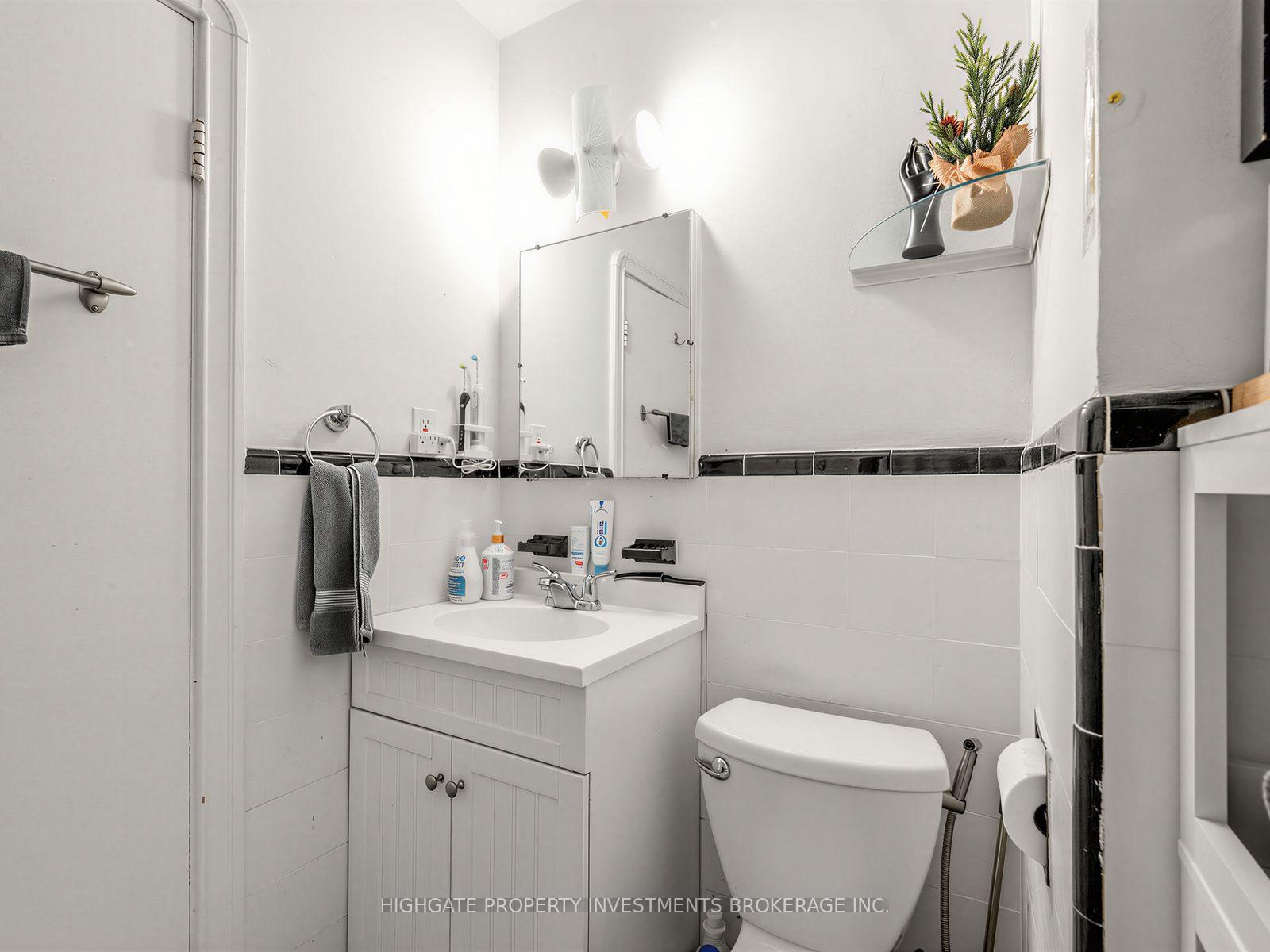 Photo 31 of 981 Avenue Road, Toronto, Yonge-Eglinton — HOMEH
