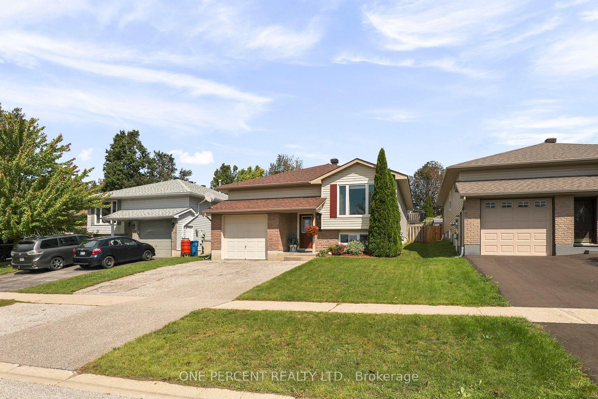 Photo 2 of 20 Jordon Crescent, Orillia — HOMEH