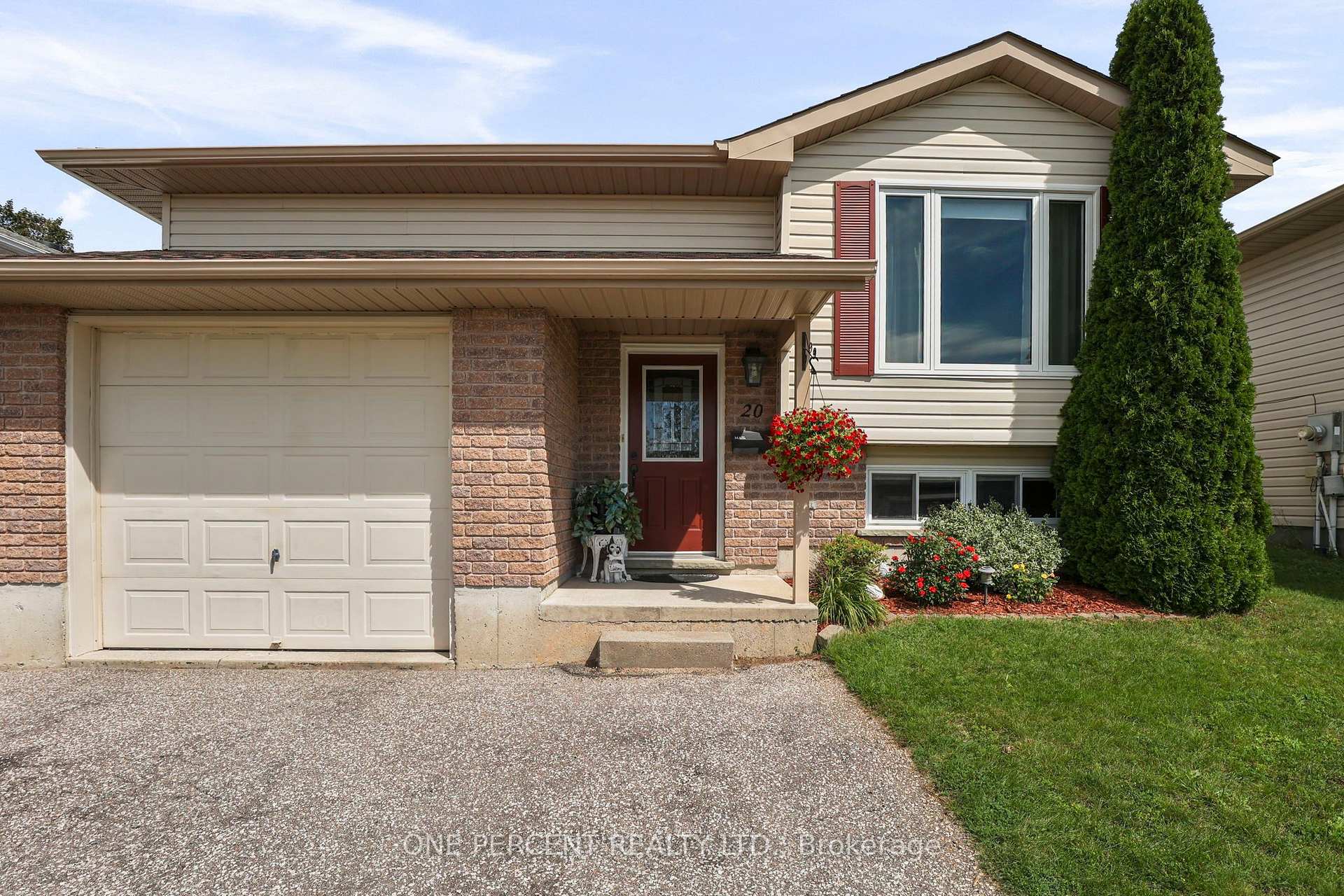 Photo 4 of 20 Jordon Crescent, Orillia — HOMEH