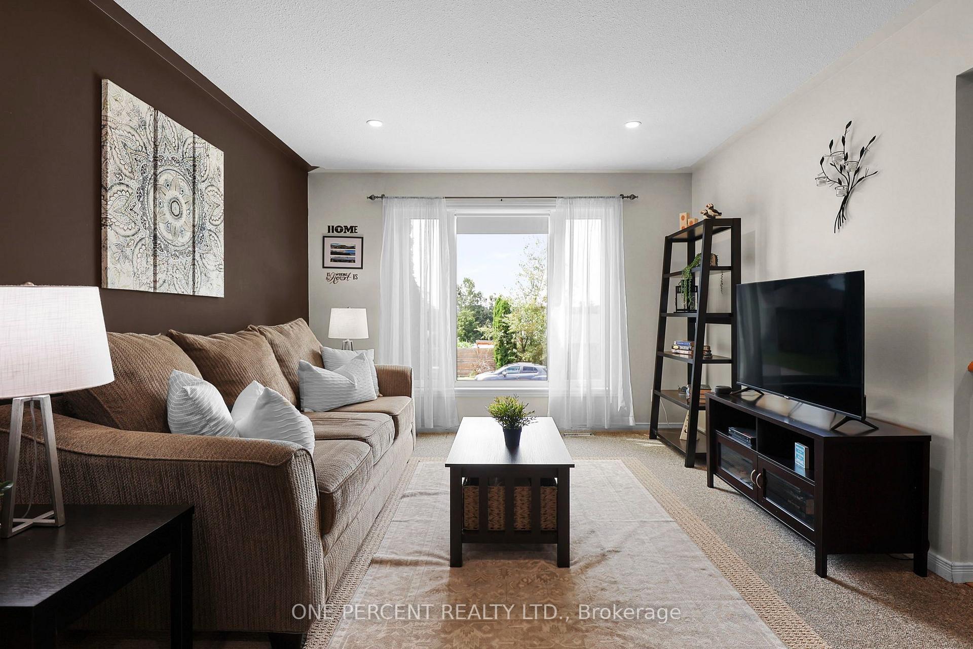 Photo 8 of 20 Jordon Crescent, Orillia — HOMEH