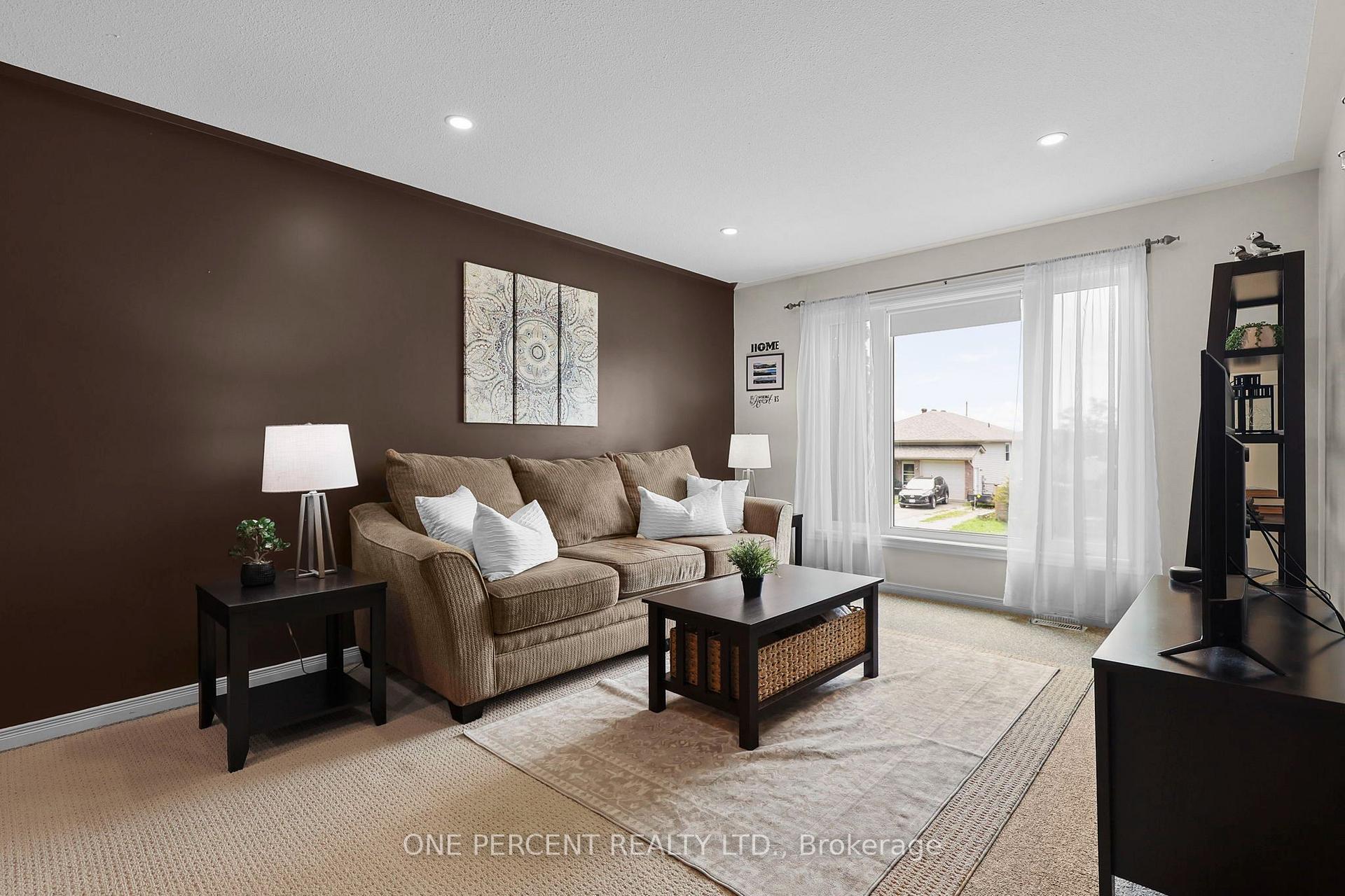 Photo 9 of 20 Jordon Crescent, Orillia — HOMEH