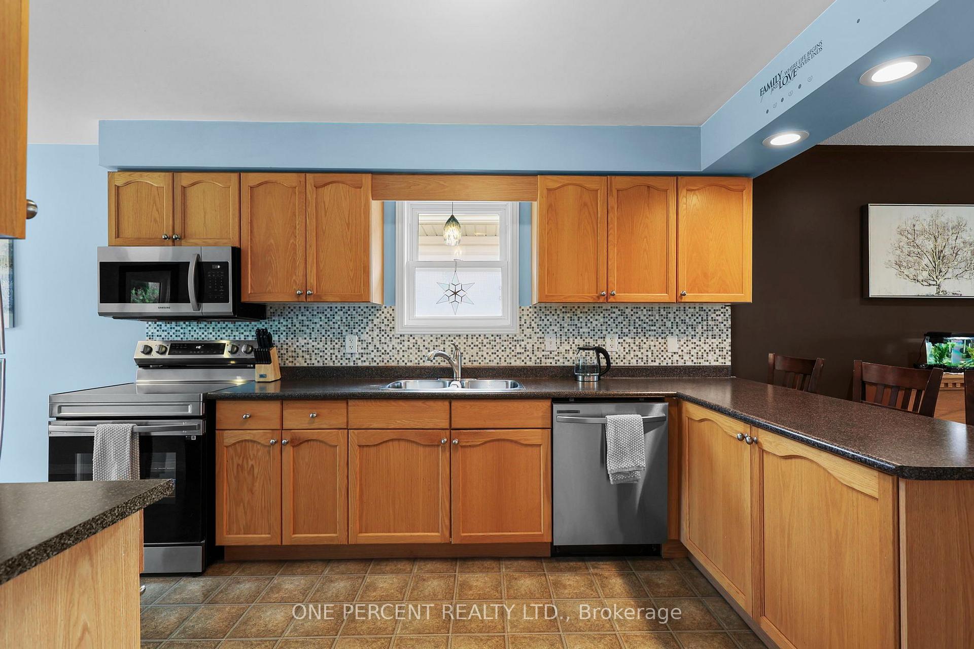 Photo 14 of 20 Jordon Crescent, Orillia — HOMEH