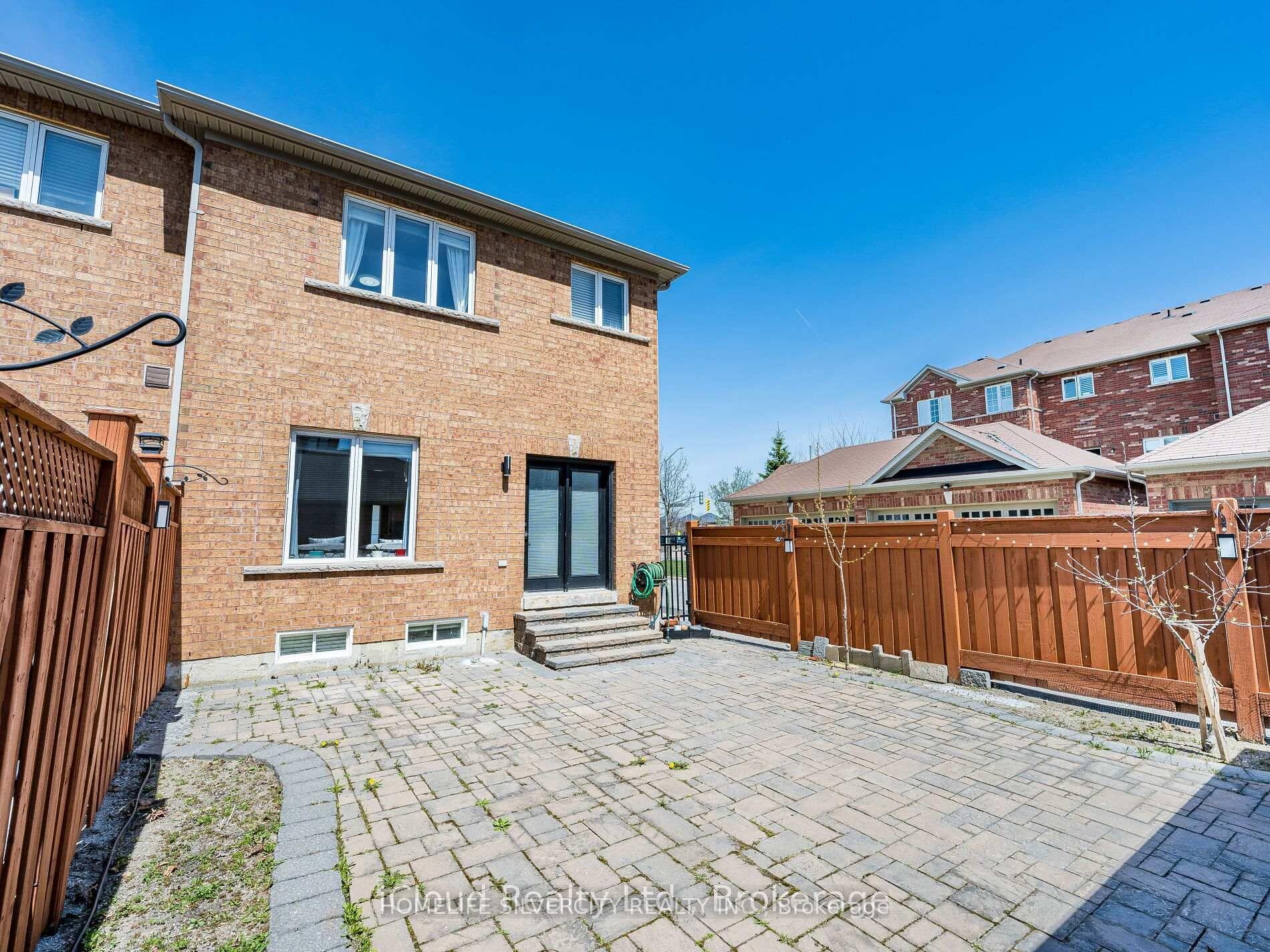 Photo 16 of 11 Davos Road, Vaughan, Vellore Village — HOMEH