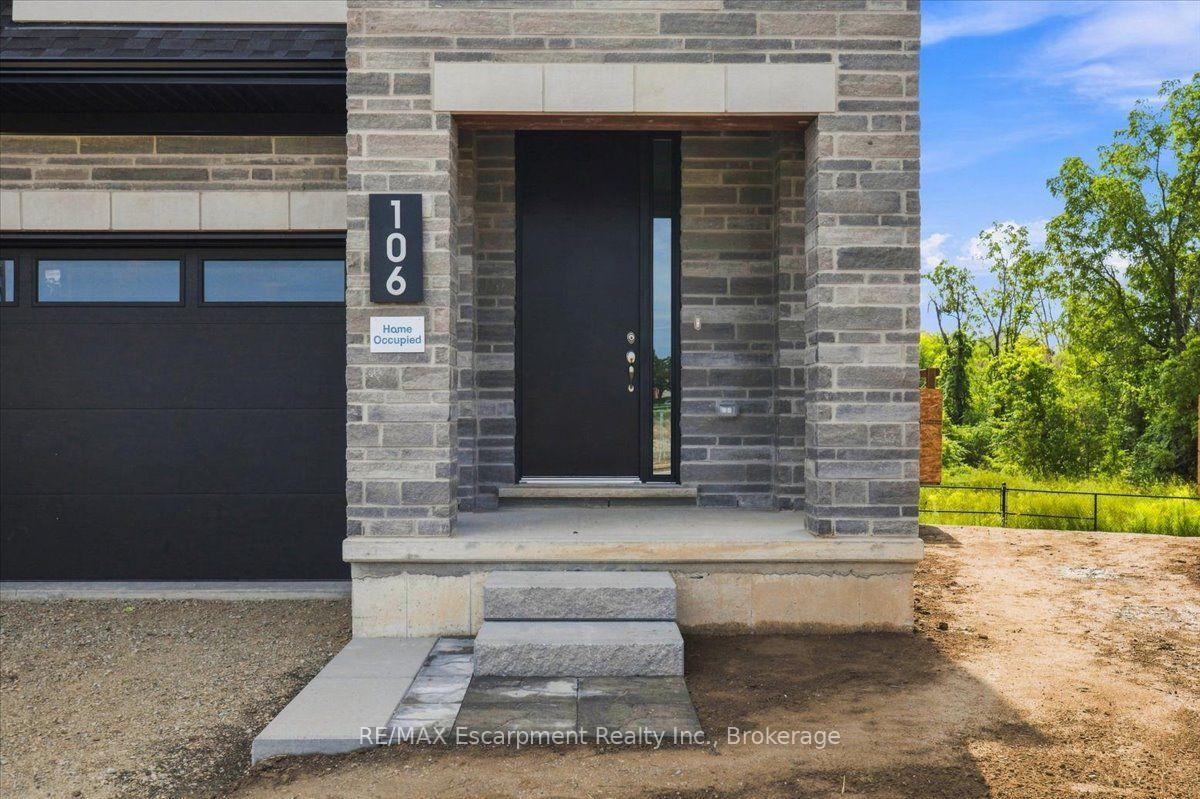 Photo 4 of 106 Valley Trail Place, Hamilton, Waterdown — HOMEH