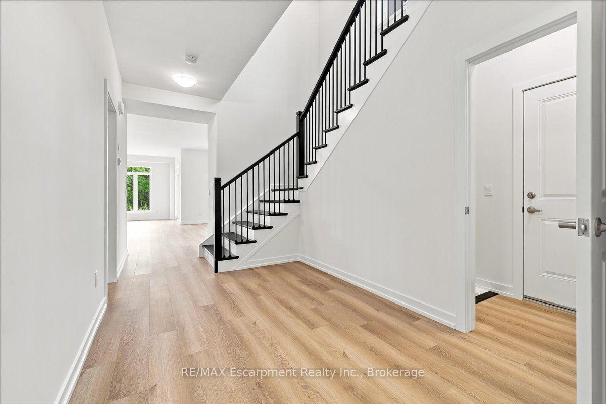 Photo 7 of 106 Valley Trail Place, Hamilton, Waterdown — HOMEH