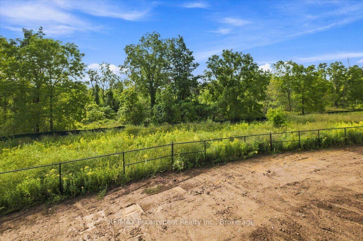 Photo 15 of 106 Valley Trail Place, Hamilton, Waterdown — HOMEH