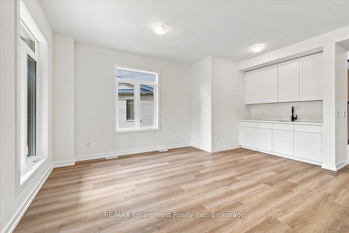 Photo 16 of 106 Valley Trail Place, Hamilton, Waterdown — HOMEH