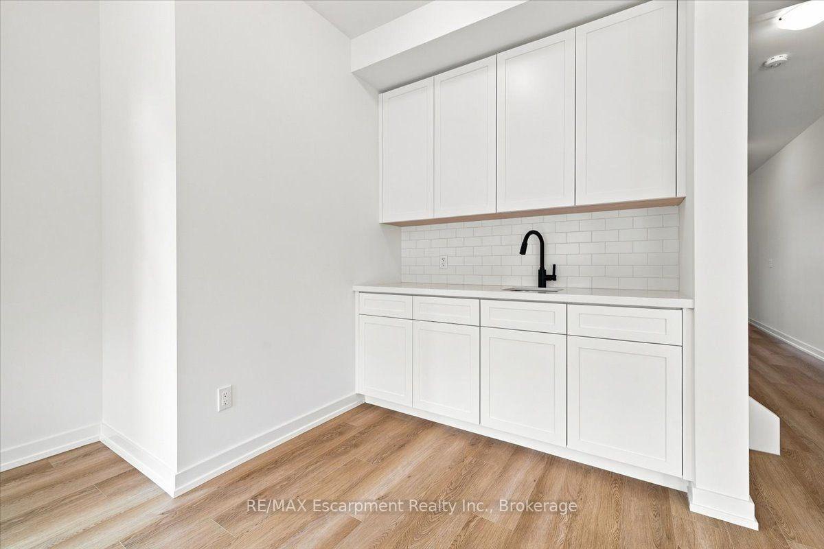 Photo 17 of 106 Valley Trail Place, Hamilton, Waterdown — HOMEH