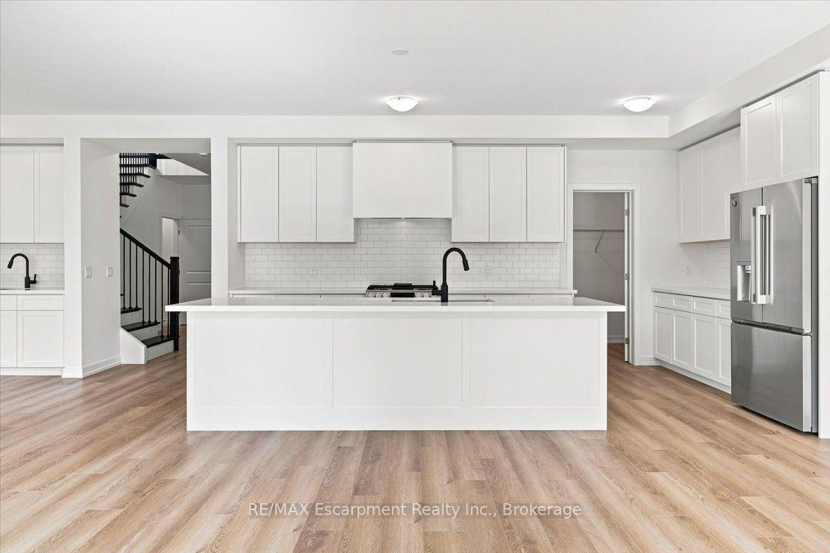 Photo 18 of 106 Valley Trail Place, Hamilton, Waterdown — HOMEH