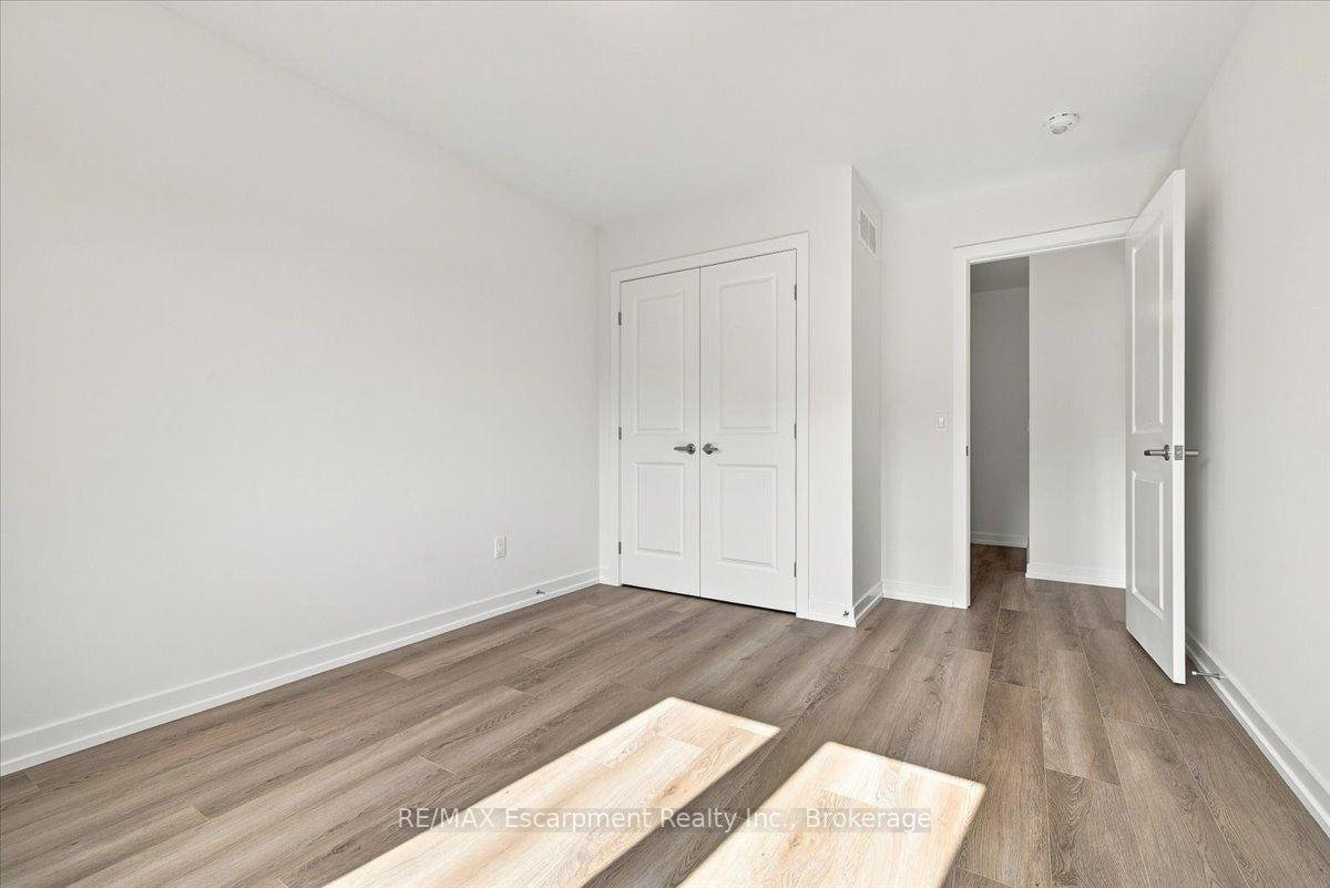 Photo 27 of 106 Valley Trail Place, Hamilton, Waterdown — HOMEH