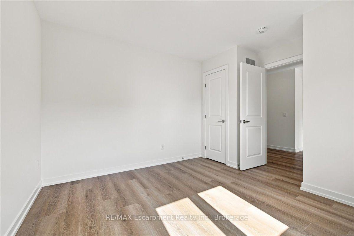 Photo 29 of 106 Valley Trail Place, Hamilton, Waterdown — HOMEH