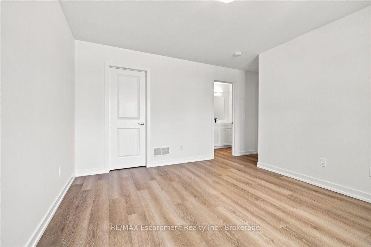 Photo 34 of 106 Valley Trail Place, Hamilton, Waterdown — HOMEH