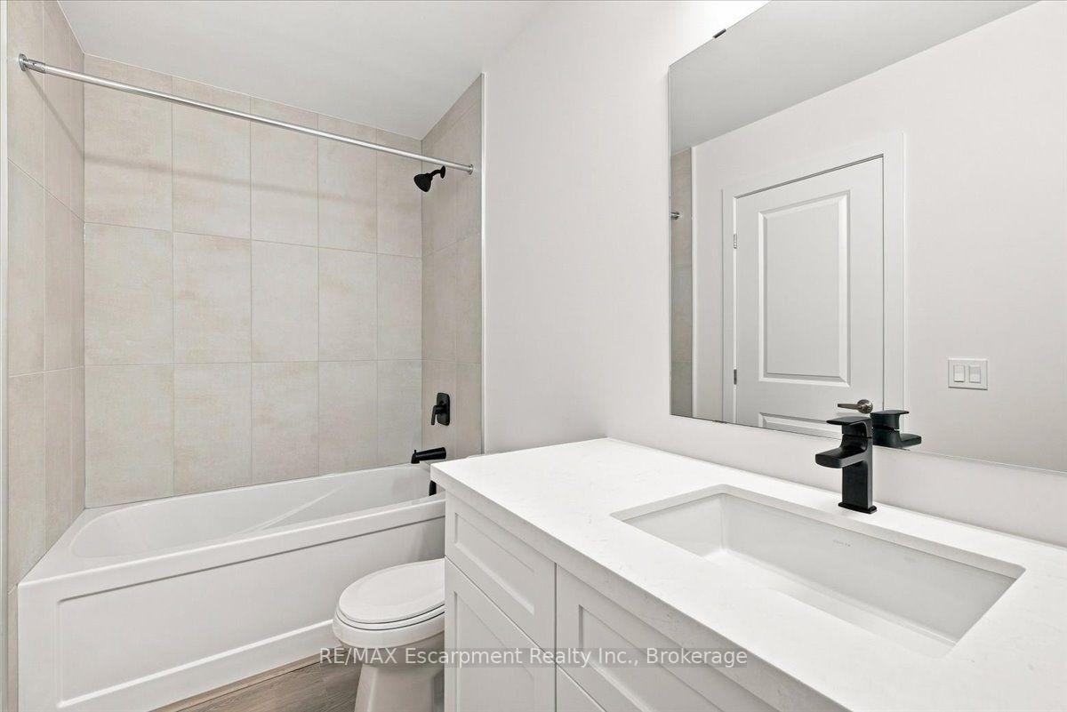 Photo 35 of 106 Valley Trail Place, Hamilton, Waterdown — HOMEH