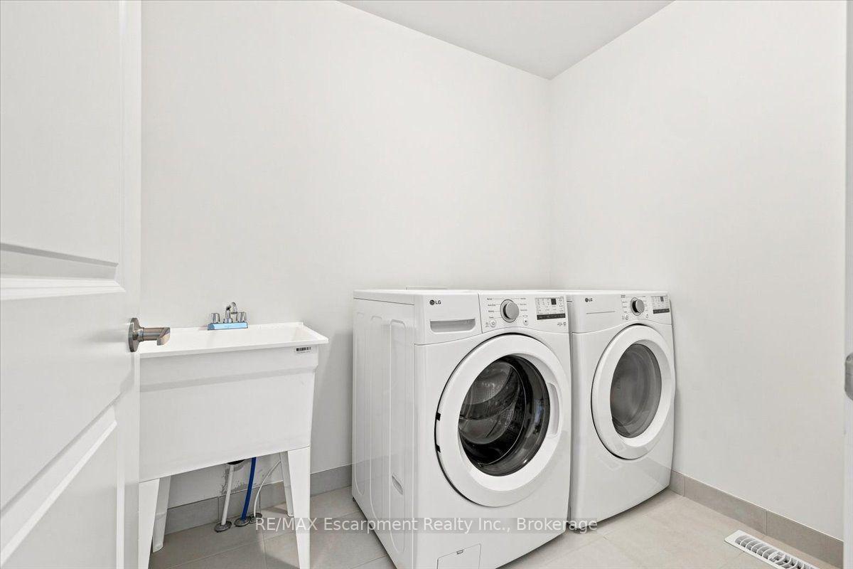 Photo 36 of 106 Valley Trail Place, Hamilton, Waterdown — HOMEH