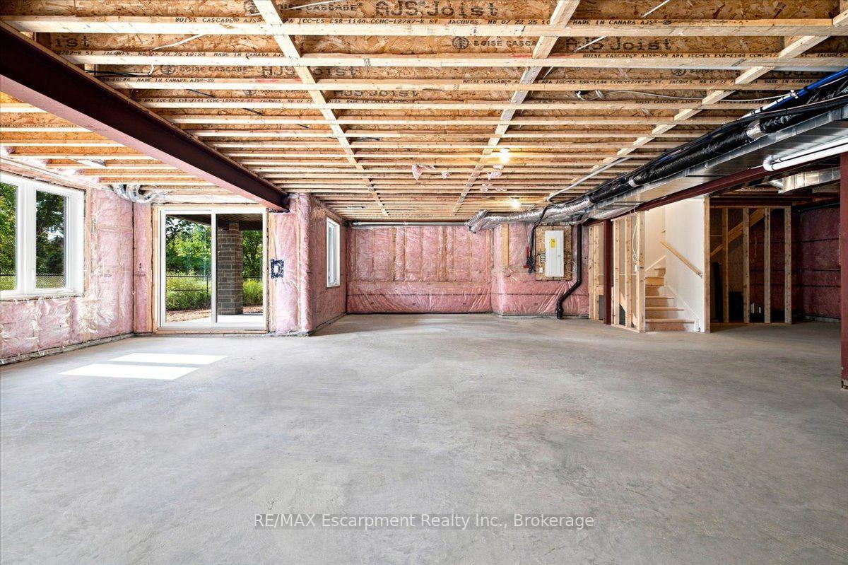 Photo 38 of 106 Valley Trail Place, Hamilton, Waterdown — HOMEH