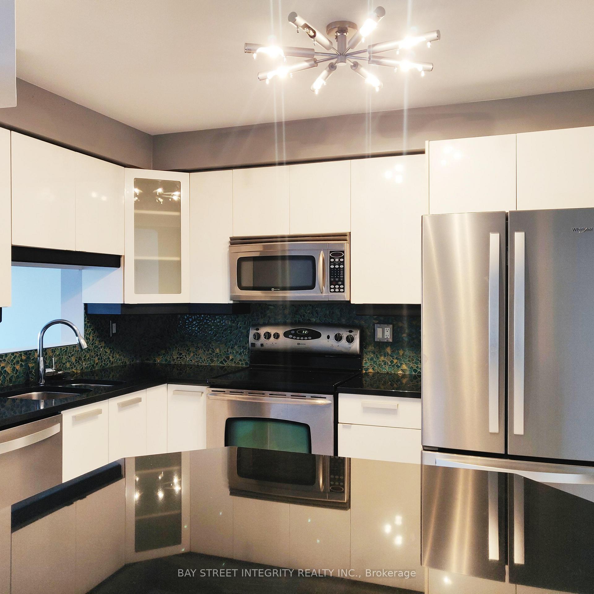 Photo 3 of 2054 Glenhampton Road, Oakville, Westmount — HOMEH