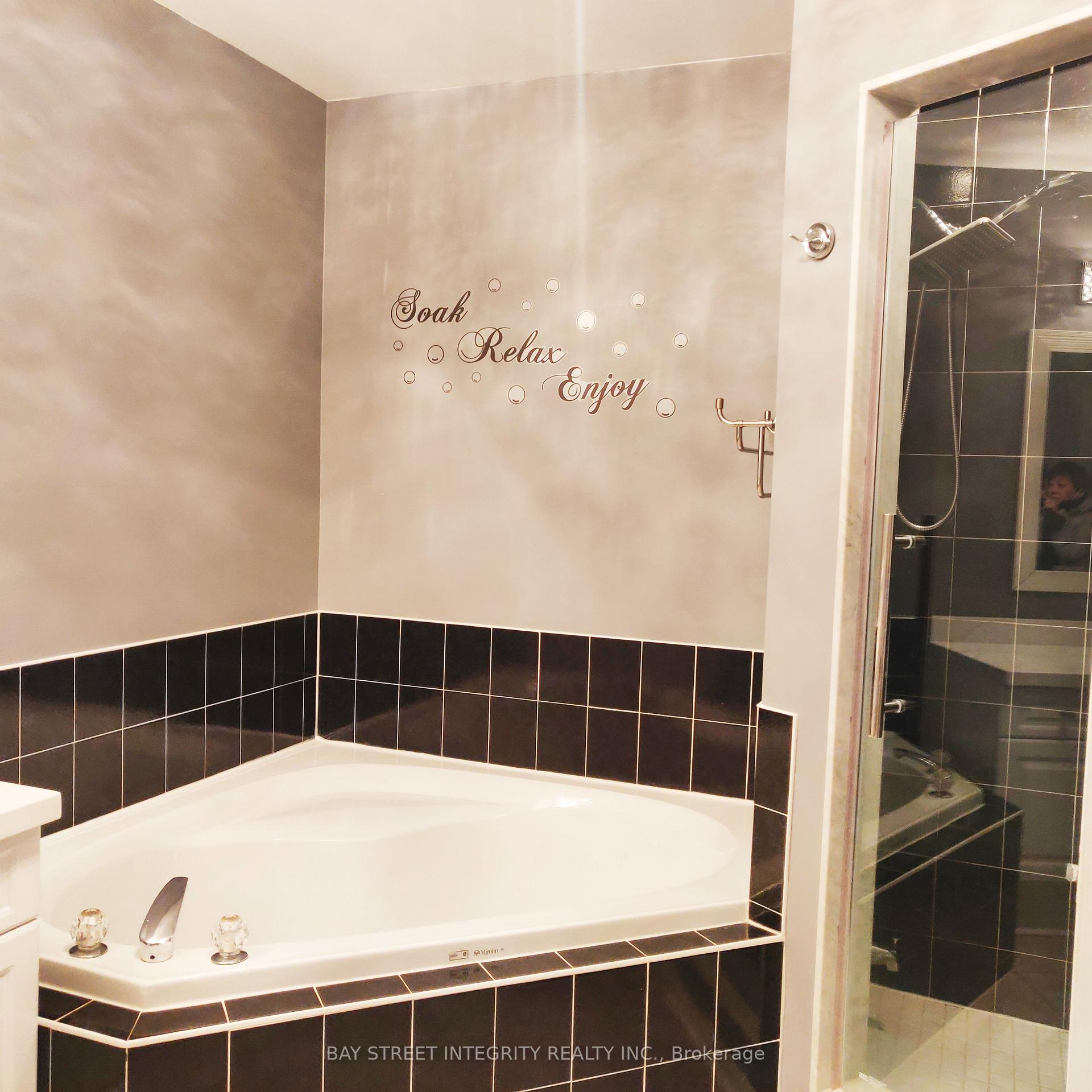 Photo 9 of 2054 Glenhampton Road, Oakville, Westmount — HOMEH
