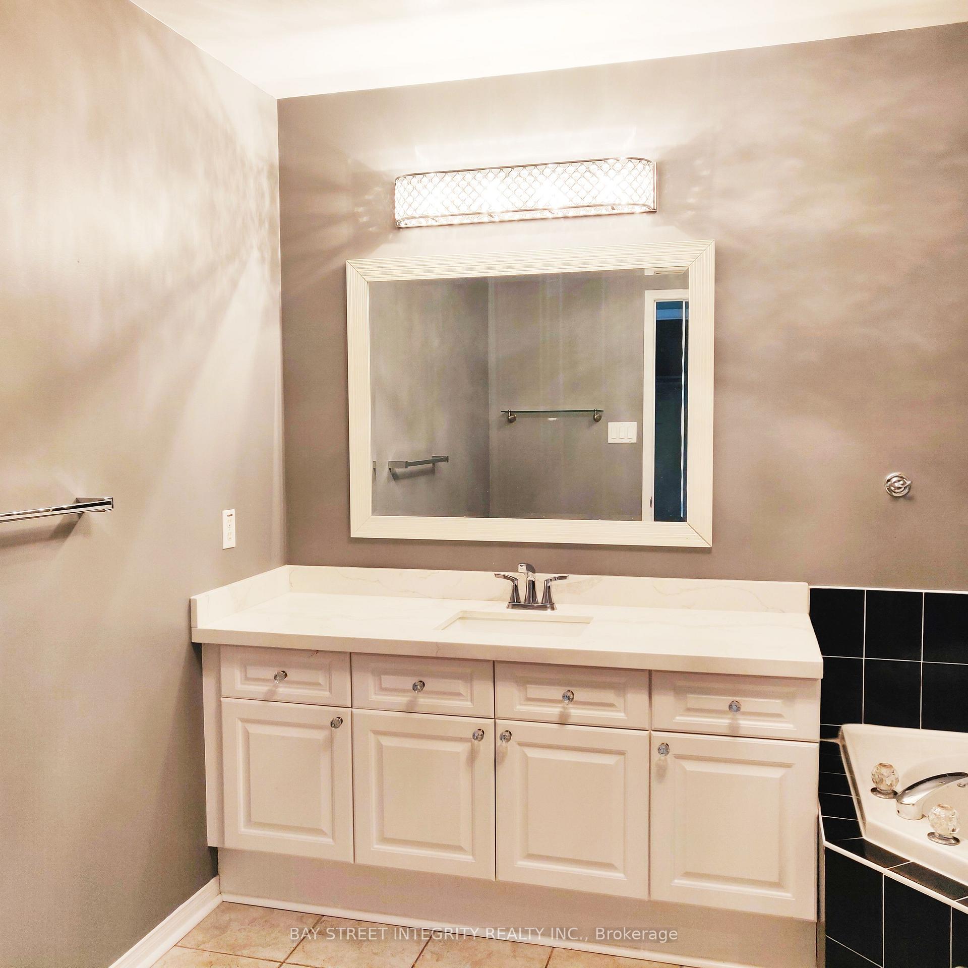 Photo 10 of 2054 Glenhampton Road, Oakville, Westmount — HOMEH