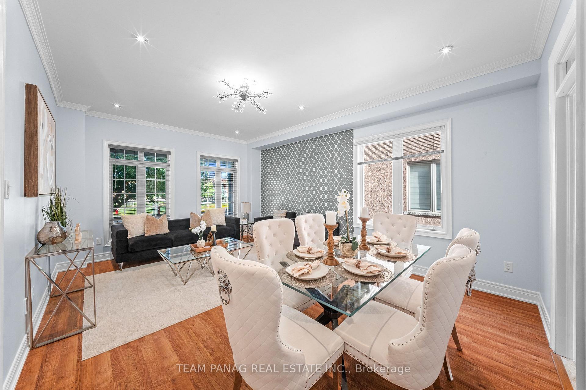 Photo 8 of 52 Mount Royal Circle, Brampton, Vales of Castlemore North — HOMEH