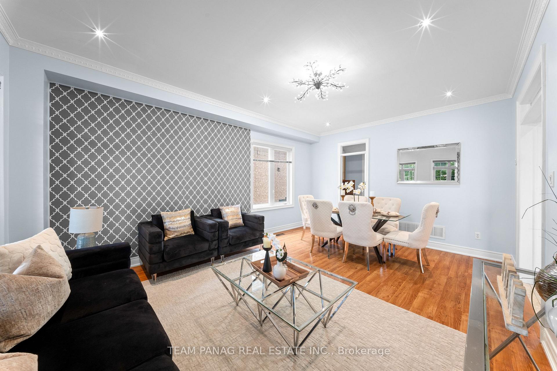 Photo 10 of 52 Mount Royal Circle, Brampton, Vales of Castlemore North — HOMEH