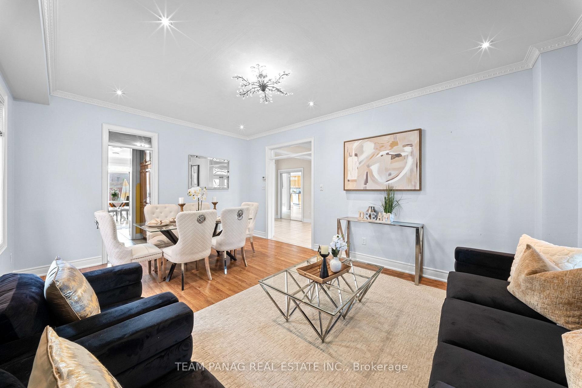Photo 11 of 52 Mount Royal Circle, Brampton, Vales of Castlemore North — HOMEH