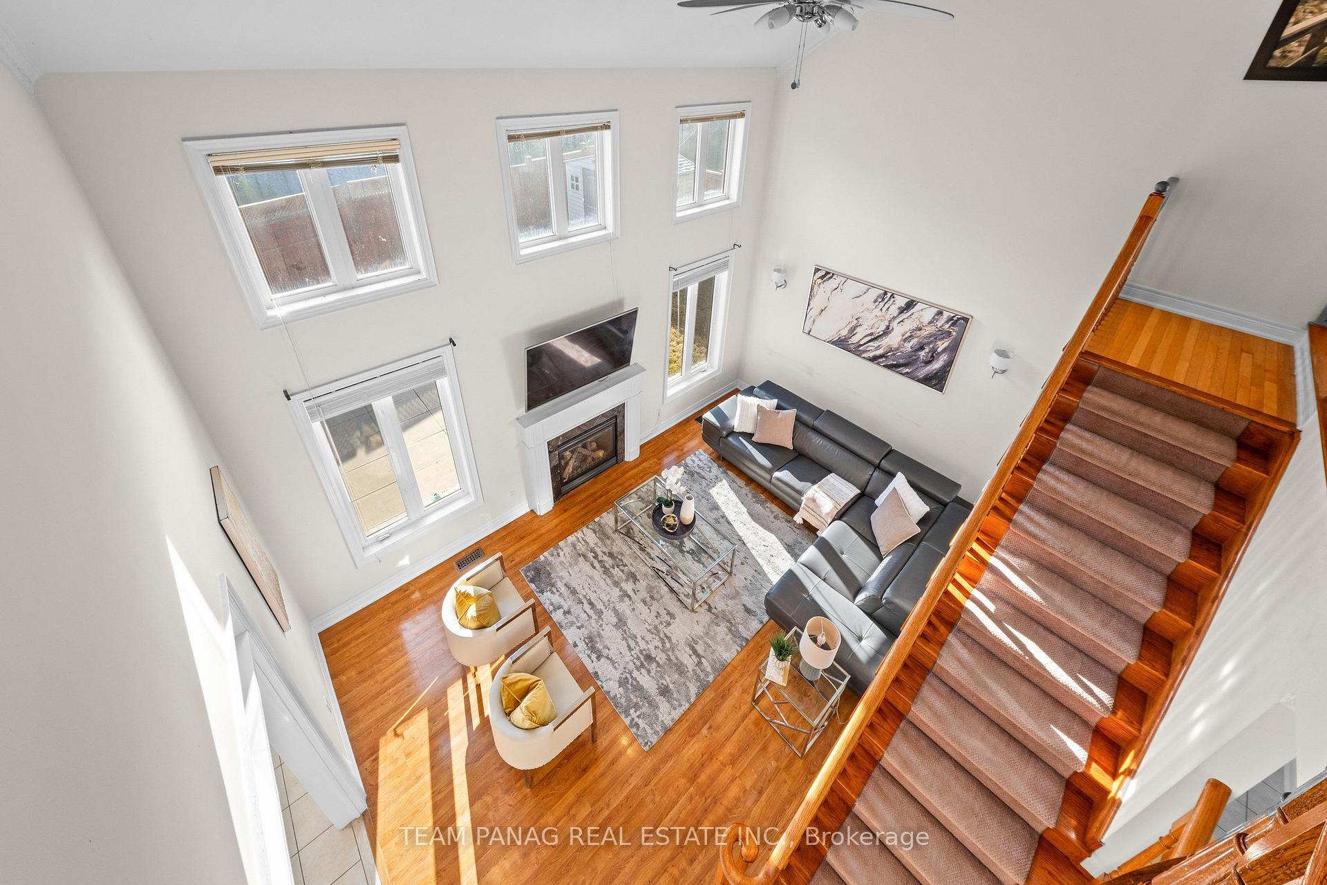 Photo 13 of 52 Mount Royal Circle, Brampton, Vales of Castlemore North — HOMEH
