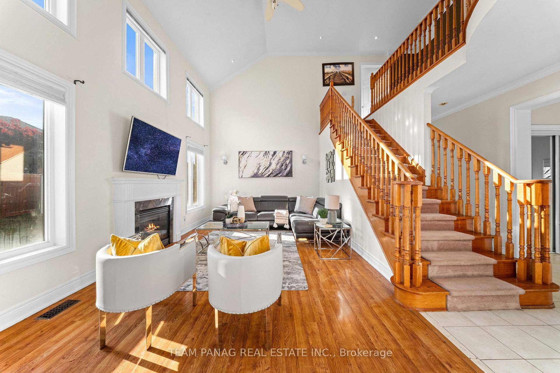 Photo 15 of 52 Mount Royal Circle, Brampton, Vales of Castlemore North — HOMEH