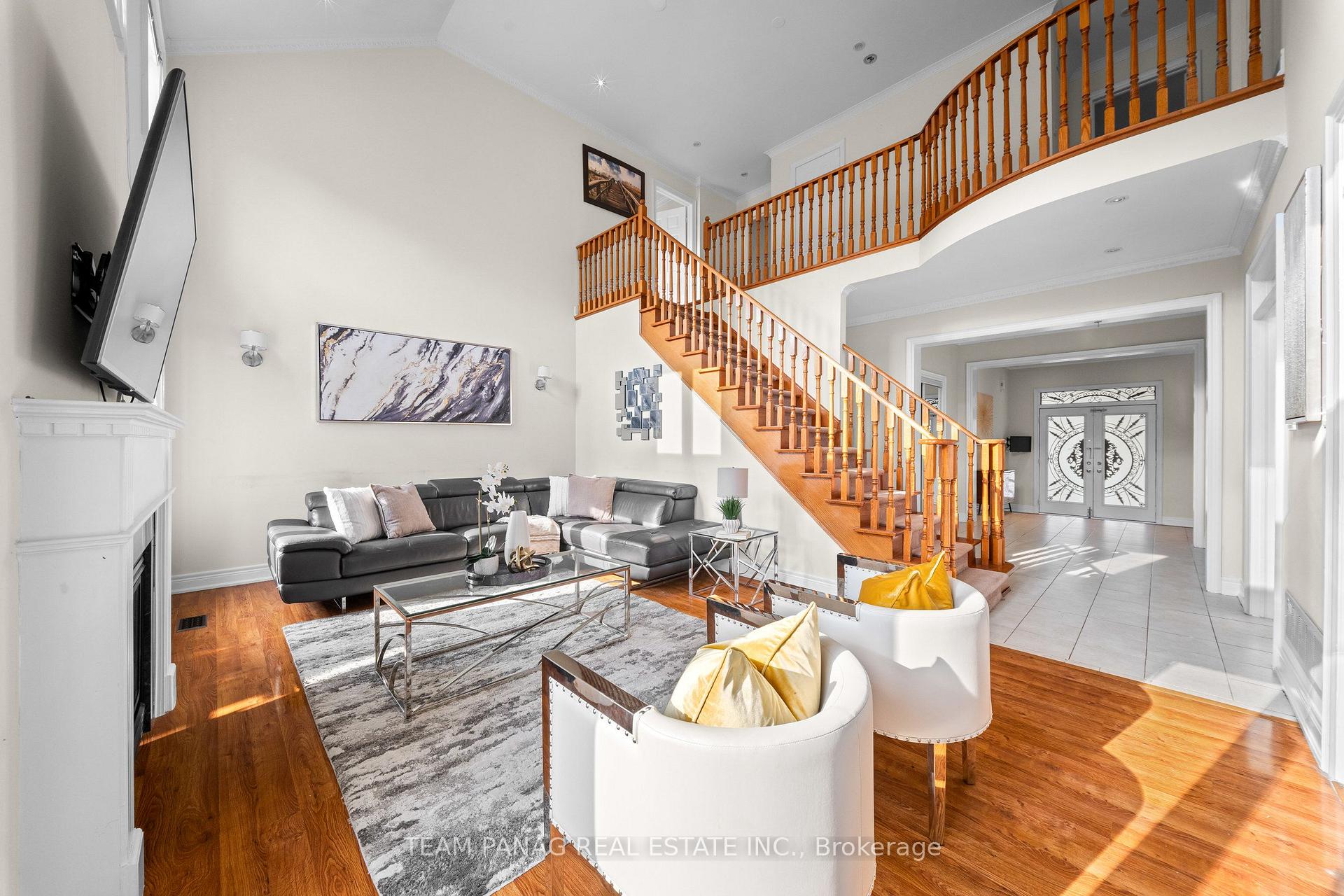 Photo 17 of 52 Mount Royal Circle, Brampton, Vales of Castlemore North — HOMEH