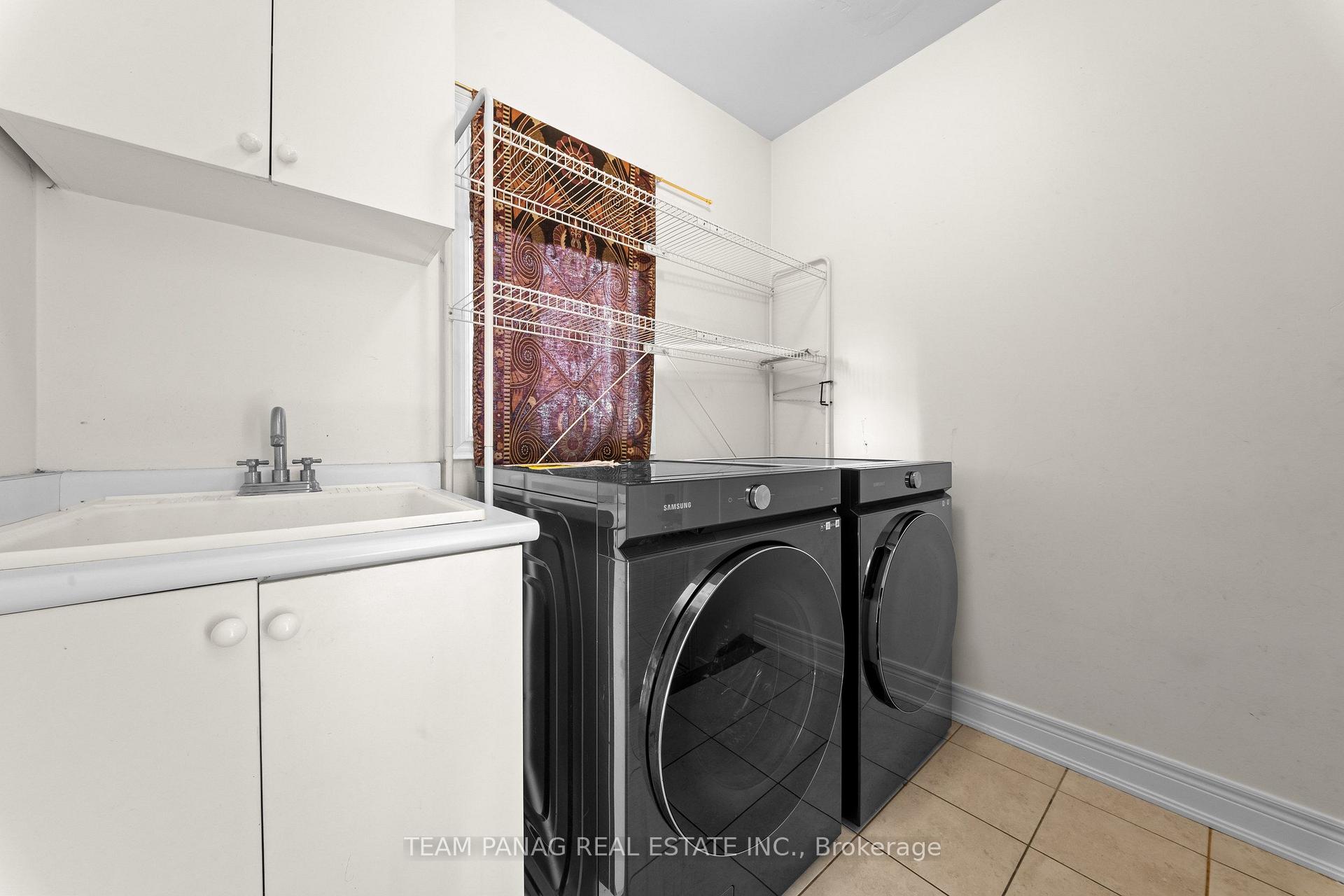 Photo 21 of 52 Mount Royal Circle, Brampton, Vales of Castlemore North — HOMEH