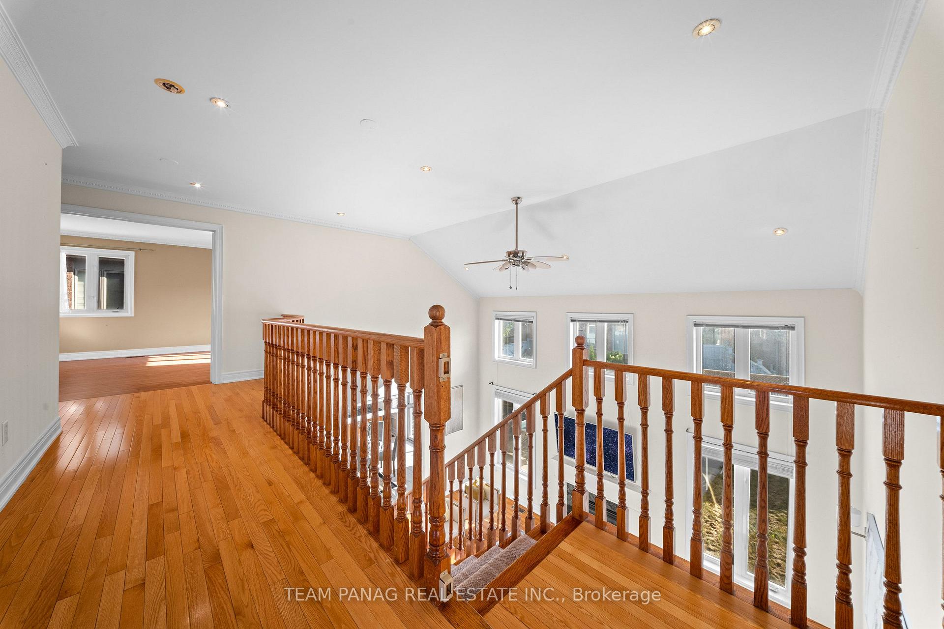 Photo 22 of 52 Mount Royal Circle, Brampton, Vales of Castlemore North — HOMEH