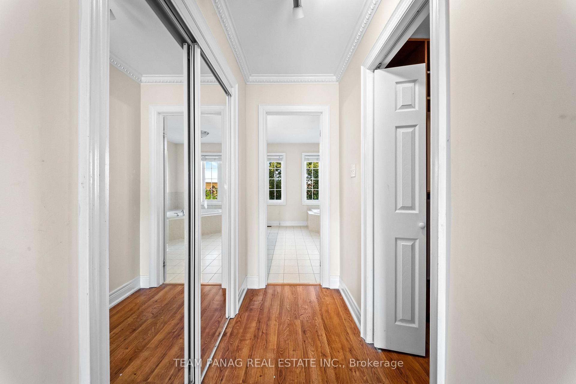 Photo 26 of 52 Mount Royal Circle, Brampton, Vales of Castlemore North — HOMEH