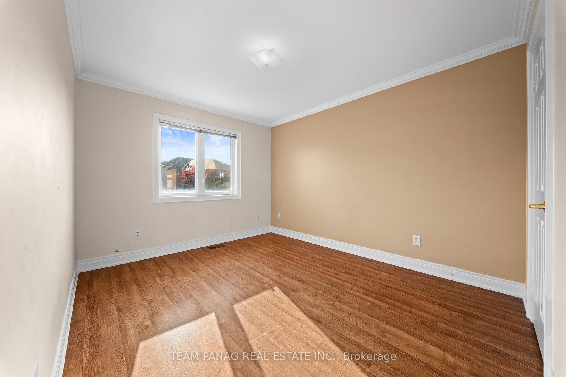 Photo 29 of 52 Mount Royal Circle, Brampton, Vales of Castlemore North — HOMEH