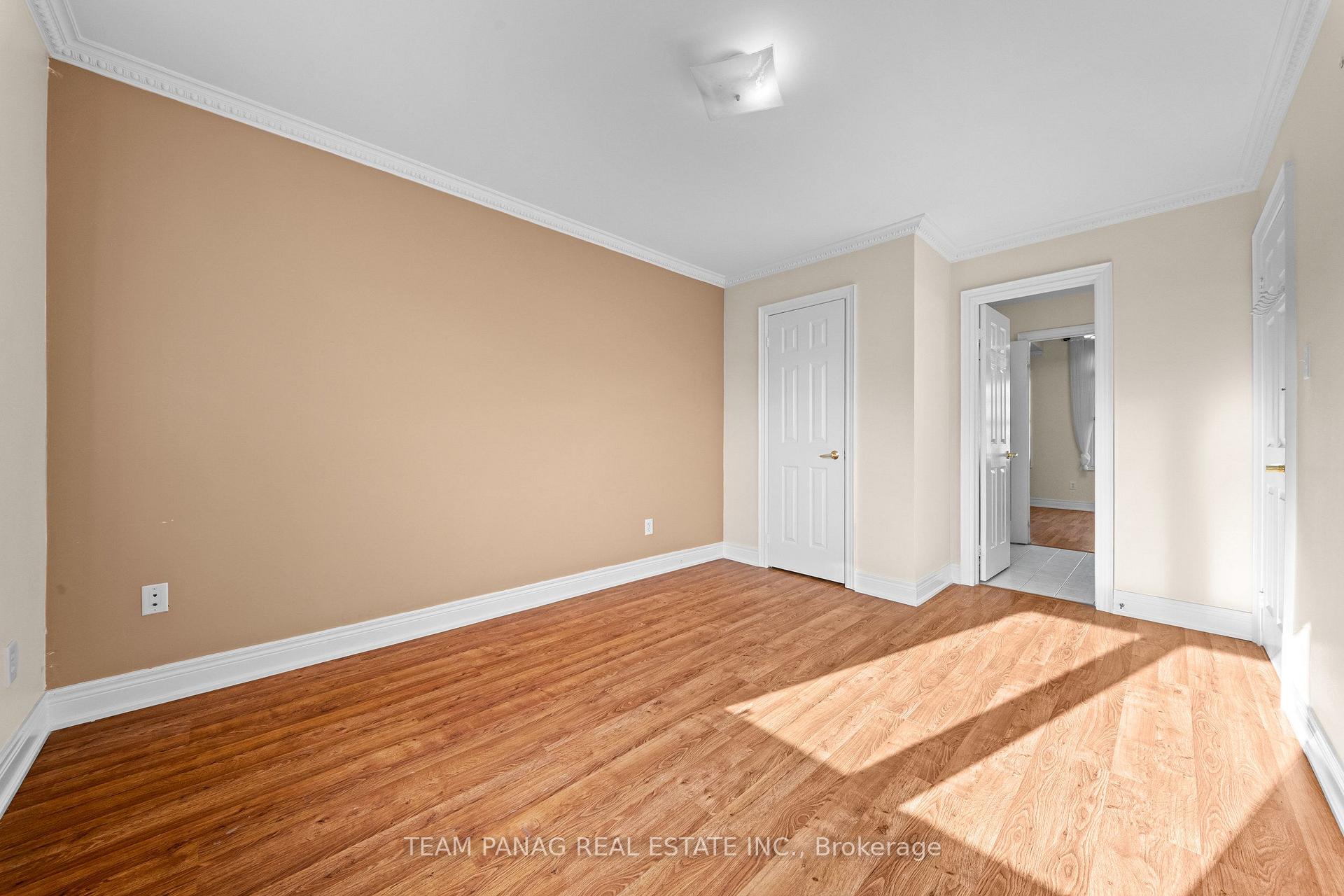 Photo 30 of 52 Mount Royal Circle, Brampton, Vales of Castlemore North — HOMEH