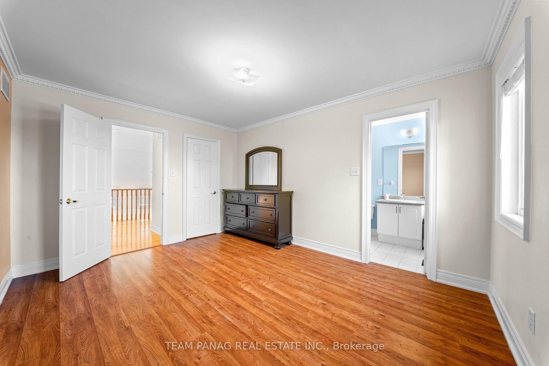 Photo 35 of 52 Mount Royal Circle, Brampton, Vales of Castlemore North — HOMEH