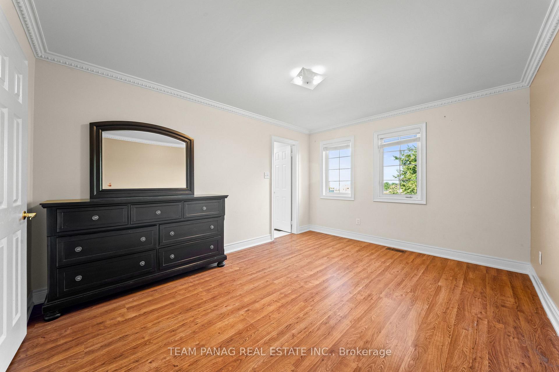 Photo 37 of 52 Mount Royal Circle, Brampton, Vales of Castlemore North — HOMEH