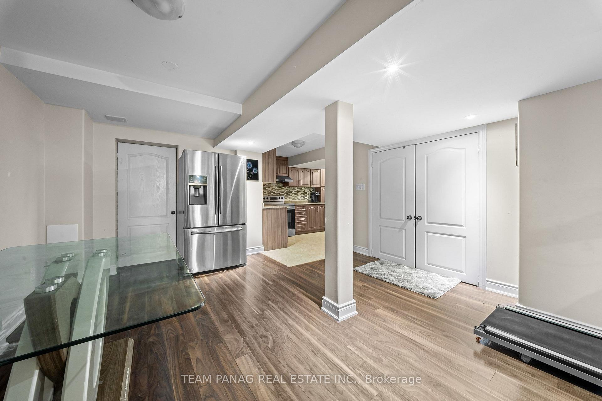 Photo 39 of 52 Mount Royal Circle, Brampton, Vales of Castlemore North — HOMEH
