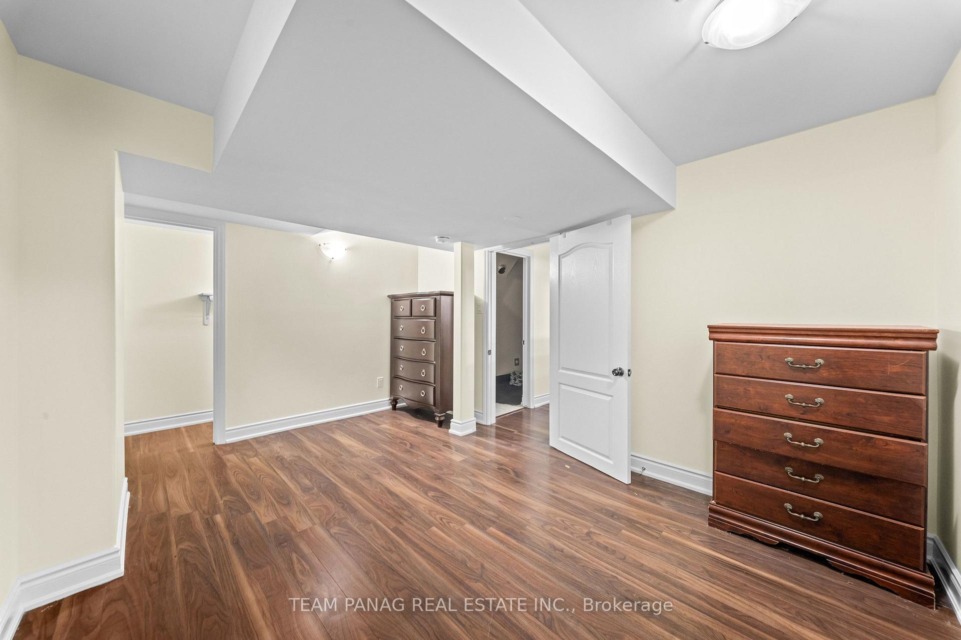 Photo 45 of 52 Mount Royal Circle, Brampton, Vales of Castlemore North — HOMEH