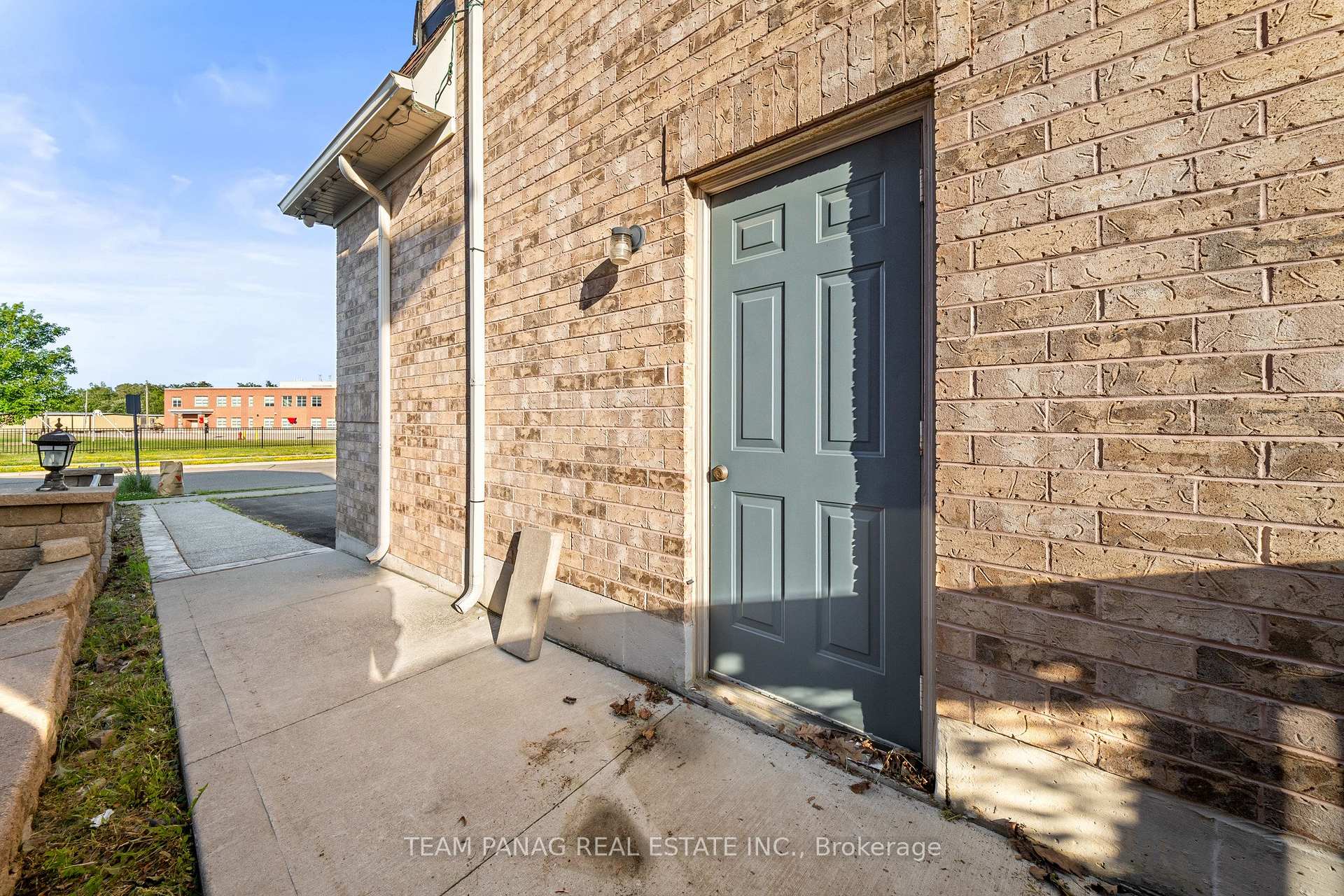 Photo 48 of 52 Mount Royal Circle, Brampton, Vales of Castlemore North — HOMEH