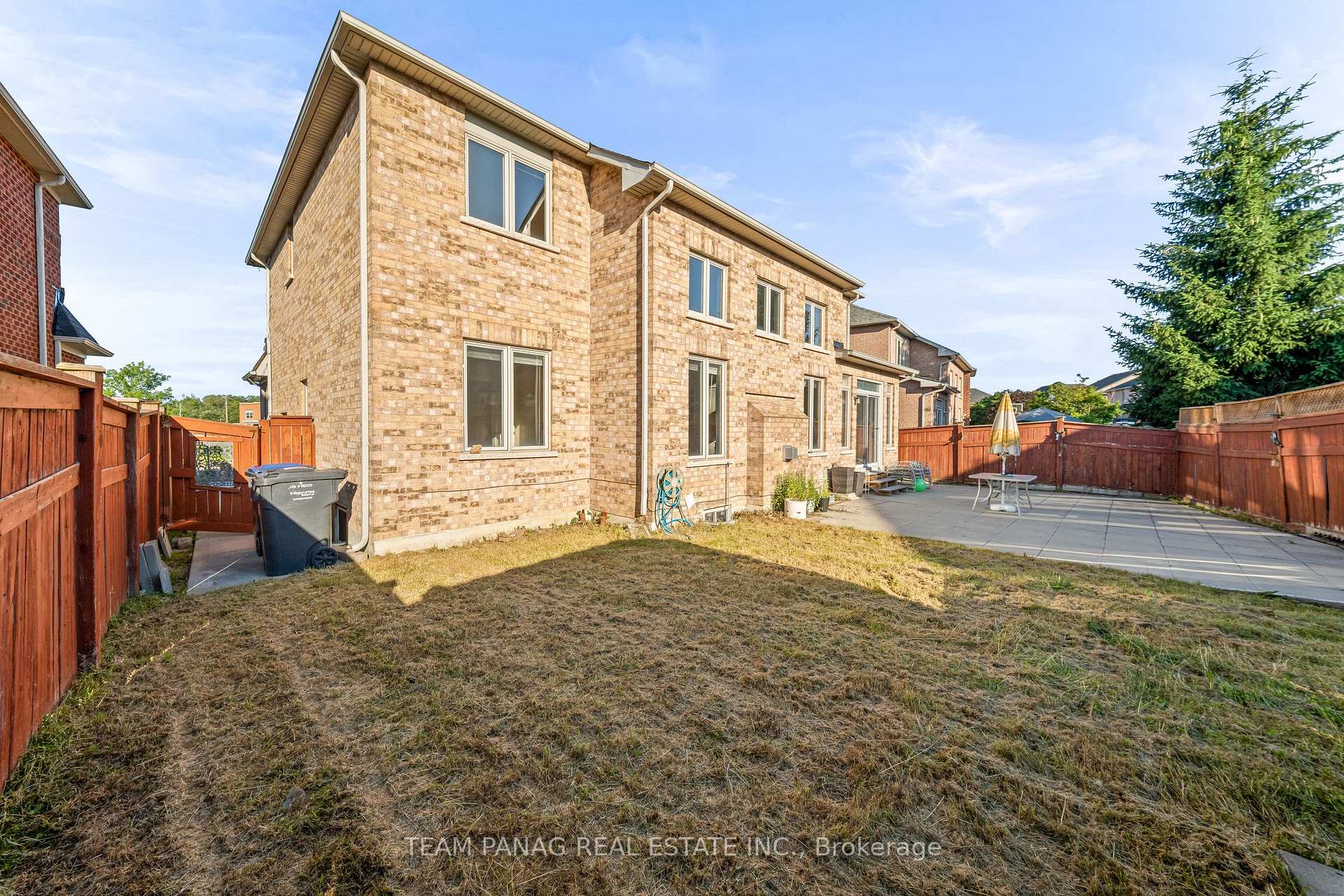 Photo 49 of 52 Mount Royal Circle, Brampton, Vales of Castlemore North — HOMEH