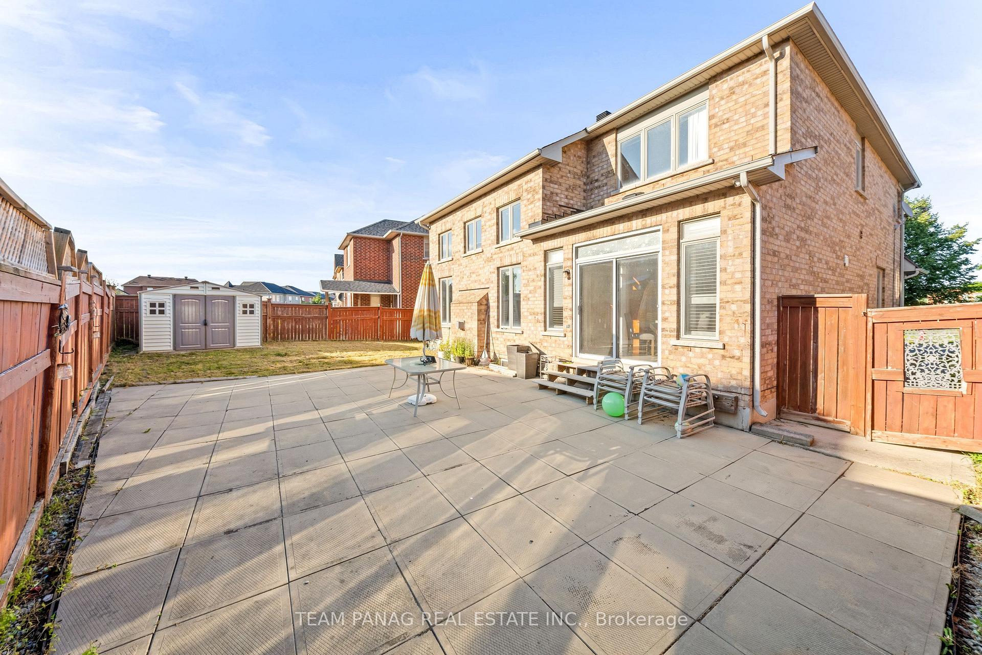 Photo 50 of 52 Mount Royal Circle, Brampton, Vales of Castlemore North — HOMEH