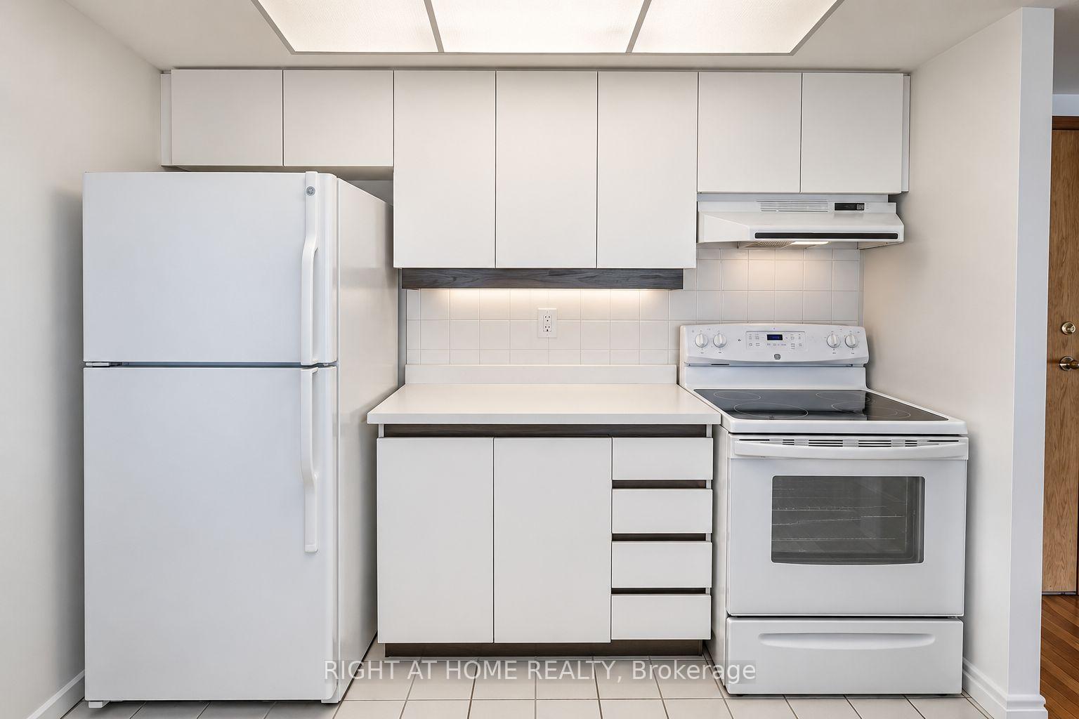 Photo 20 of Unit 3110, 77 Harbour Square, Toronto, Waterfront Communities — HOMEH