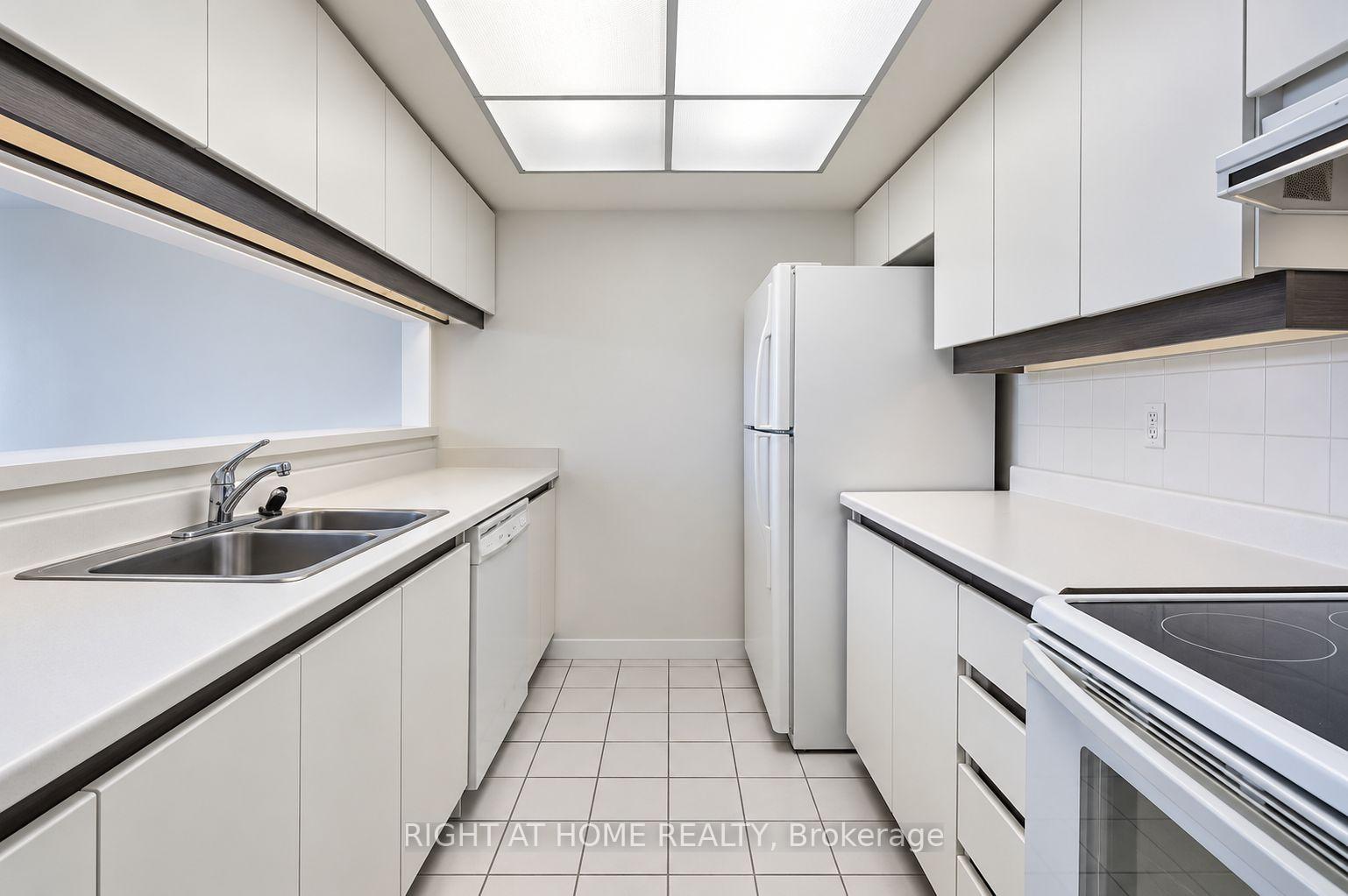 Photo 21 of Unit 3110, 77 Harbour Square, Toronto, Waterfront Communities — HOMEH
