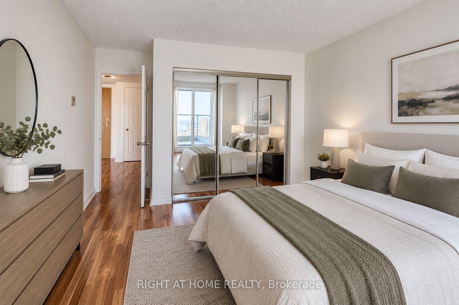 Photo 24 of Unit 3110, 77 Harbour Square, Toronto, Waterfront Communities — HOMEH