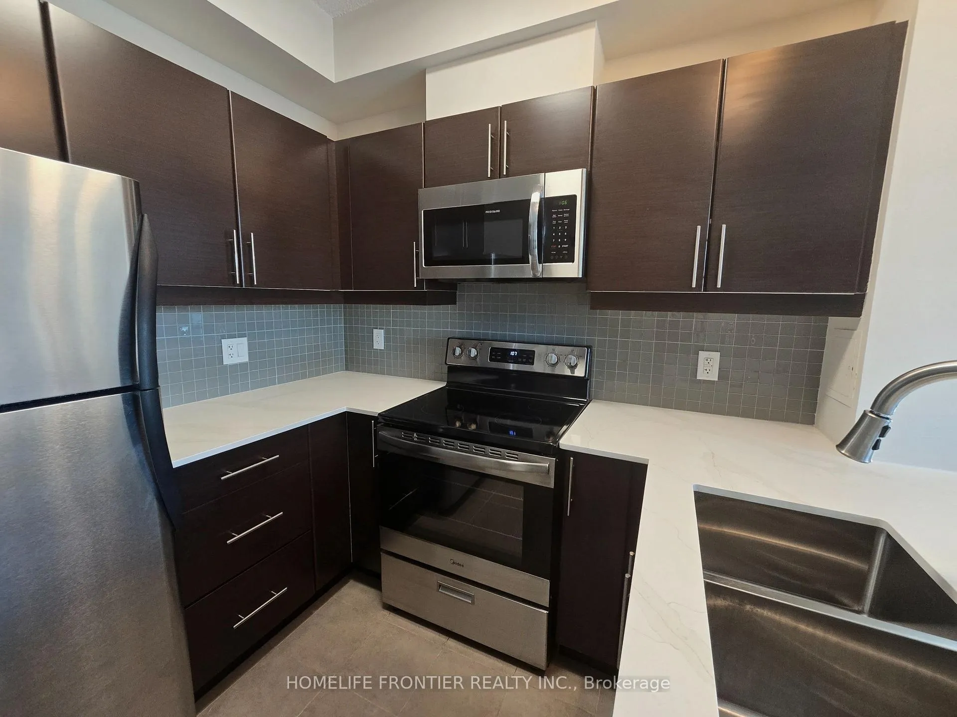 Photo 4 of Unit 403, 18 Harbour Street, Toronto, Waterfront Communities — HOMEH