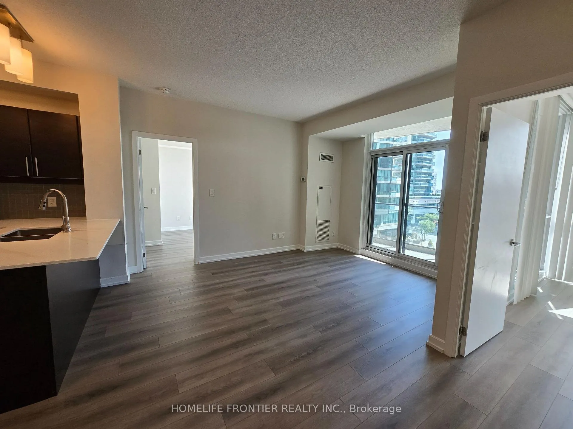 Photo 8 of Unit 403, 18 Harbour Street, Toronto, Waterfront Communities — HOMEH