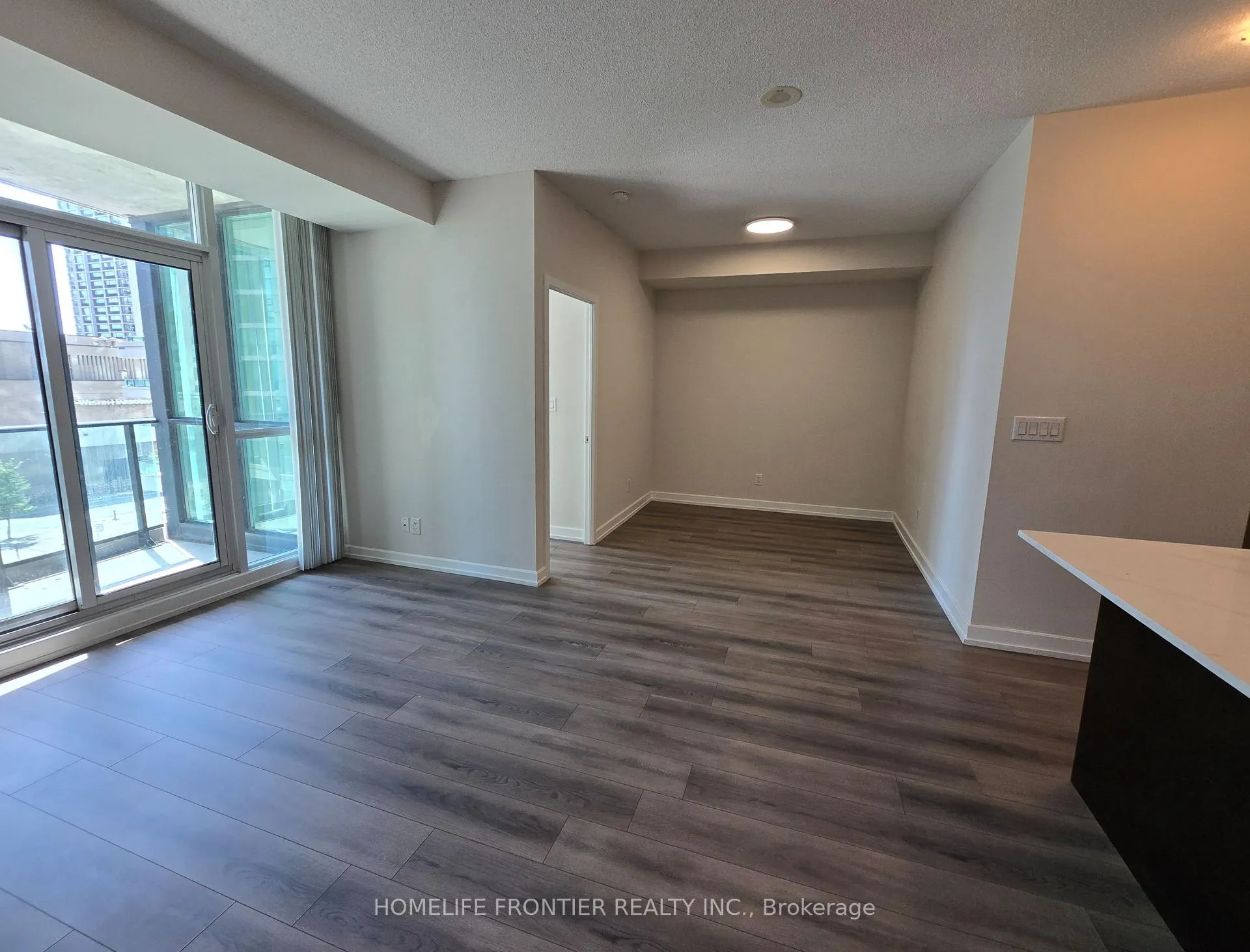 Photo 9 of Unit 403, 18 Harbour Street, Toronto, Waterfront Communities — HOMEH