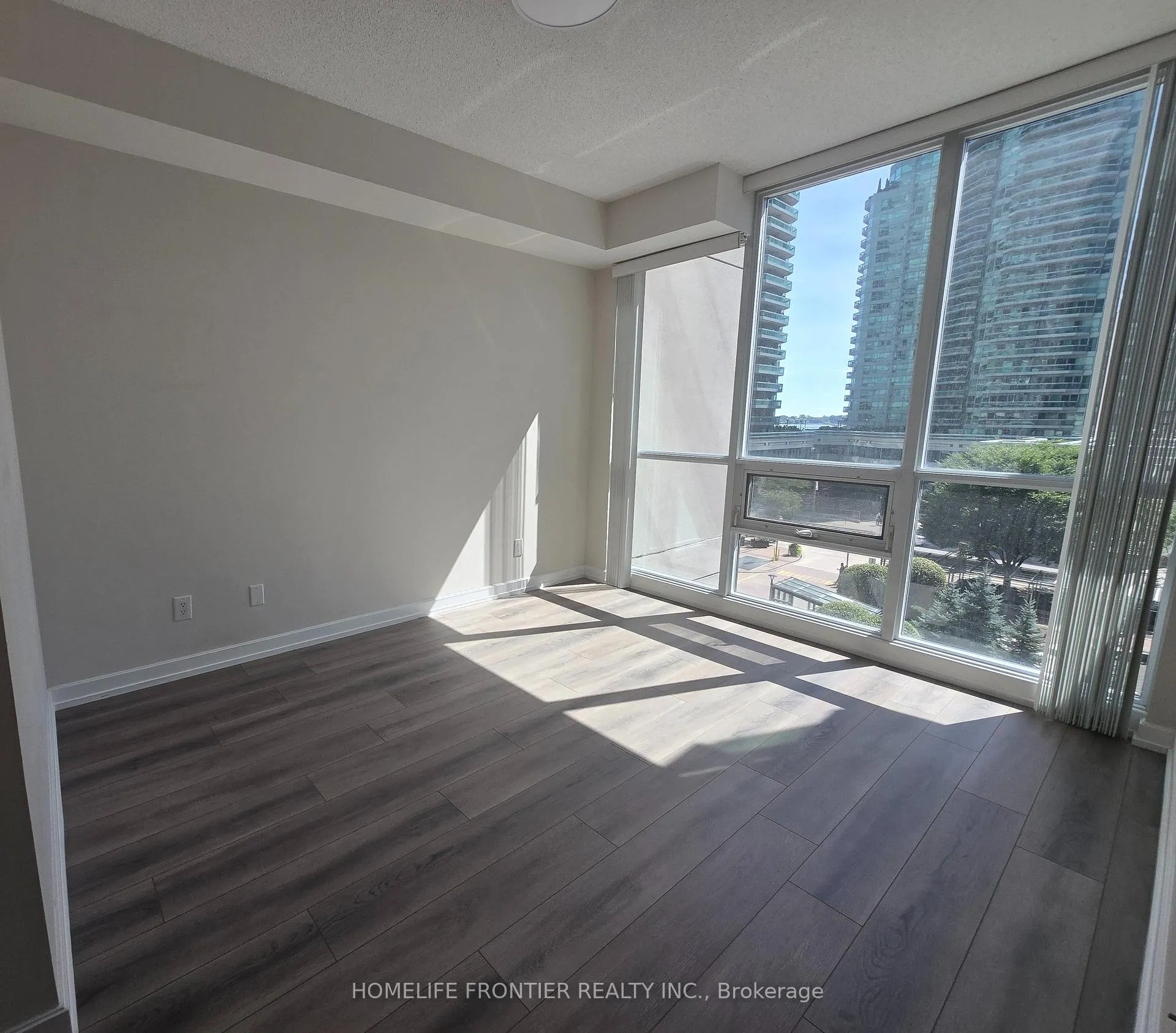 Photo 10 of Unit 403, 18 Harbour Street, Toronto, Waterfront Communities — HOMEH