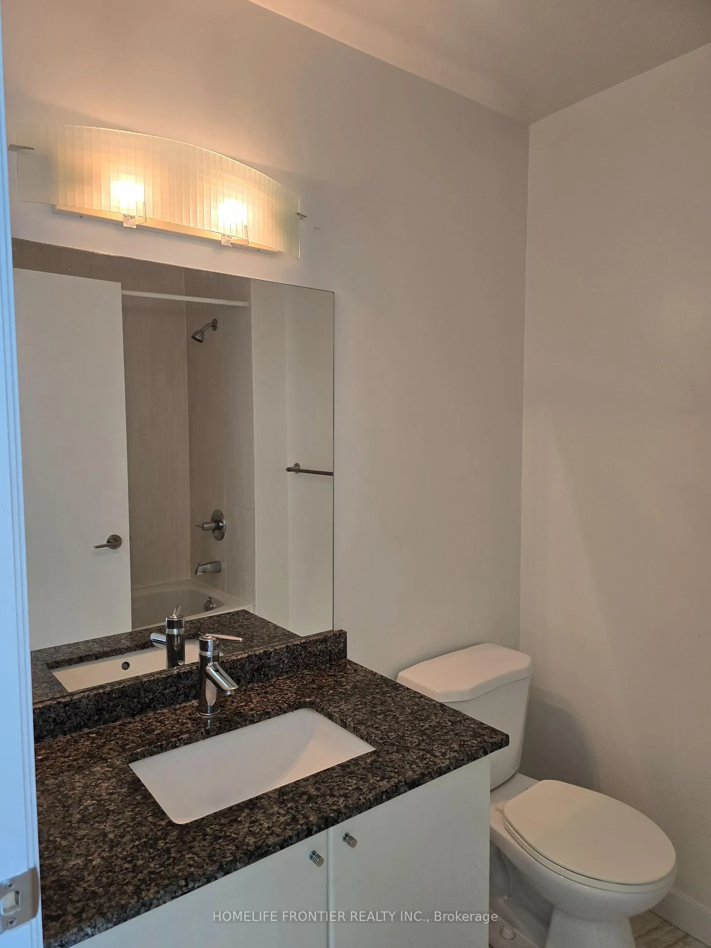 Photo 13 of Unit 403, 18 Harbour Street, Toronto, Waterfront Communities — HOMEH