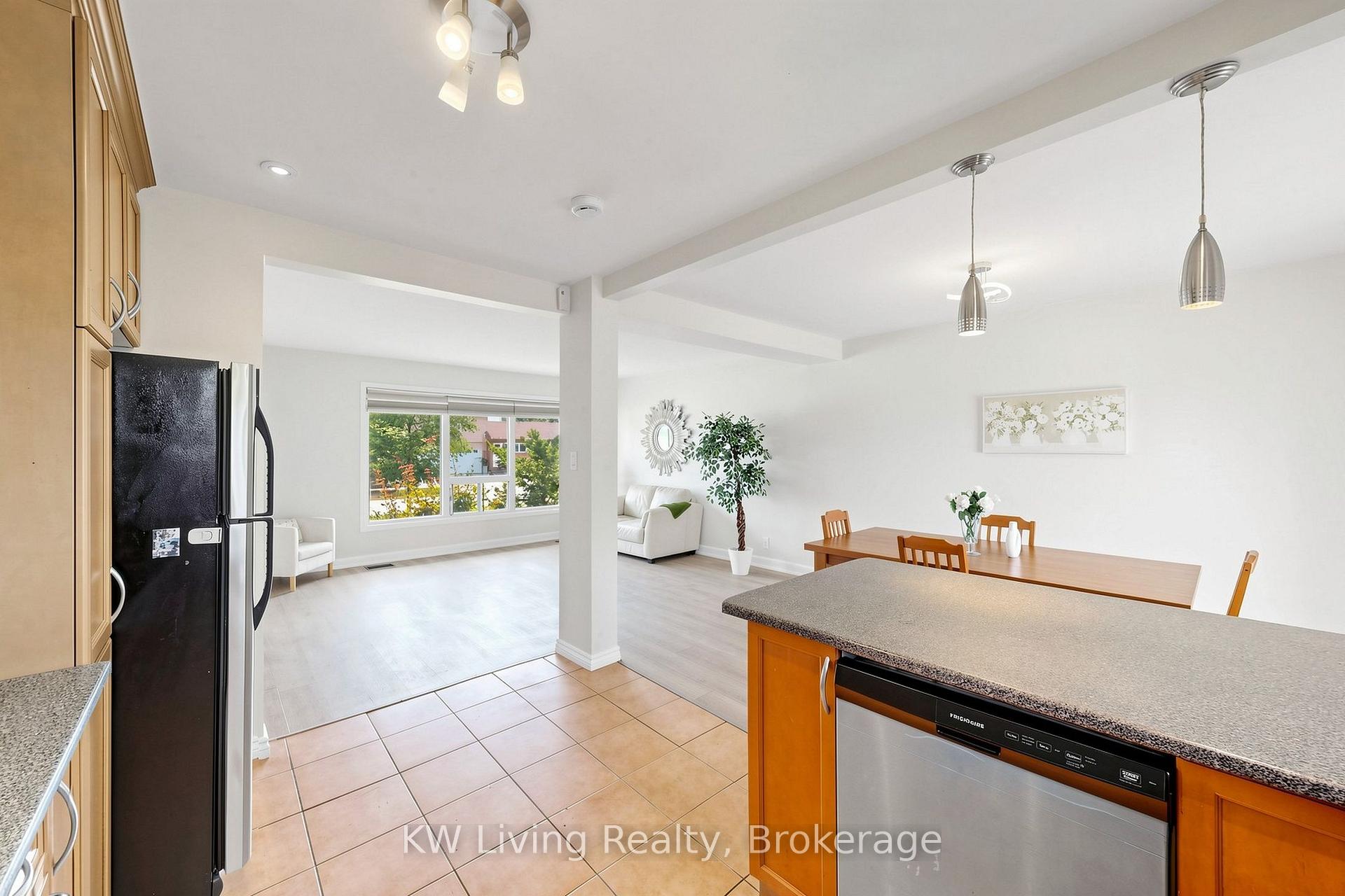 Photo 18 of 26 Mooreshead Drive, Etobicoke, Etobicoke West Mall — HOMEH
