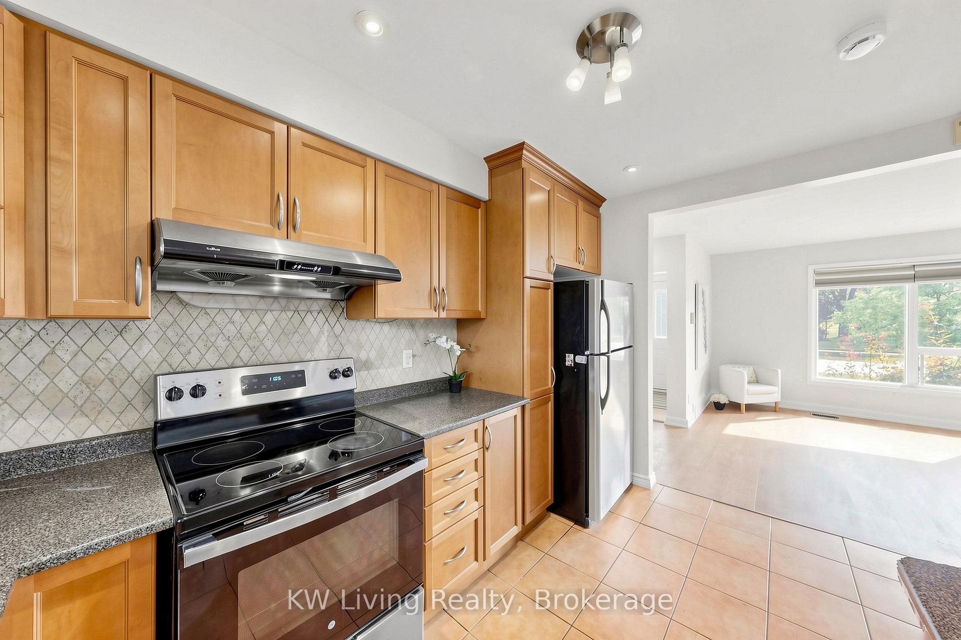 Photo 19 of 26 Mooreshead Drive, Etobicoke, Etobicoke West Mall — HOMEH